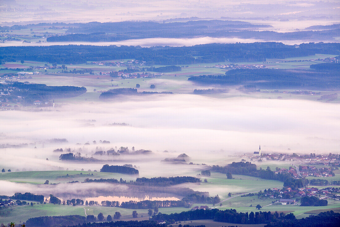 Blick von der Hochries auf den Tinninger See mit Ortschaften Riedering und Tinning, Hochries, Chiemgauer Alpen, Chiemgau, Oberbayern, Bayern, Deutschland