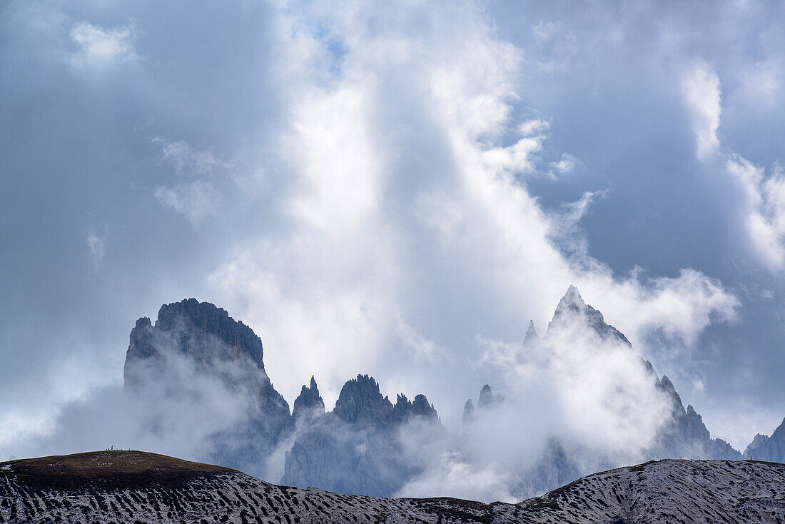 Cadini range with clouds, Alpine hut, Auronzo-Huette, Drei Zinnen, Tre Cime di Lavaredo, UNESCO World Heritage Site Dolomites, Dolomites, Veneto, Italy