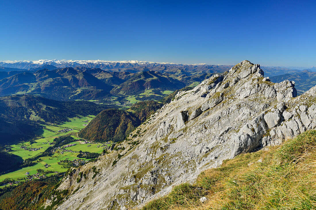 Felsgrat mit Großvenediger im Hintergrund, Nurracher Höhenweg, Ulrichshorn, Loferer Steinberge, Tirol, Österreich