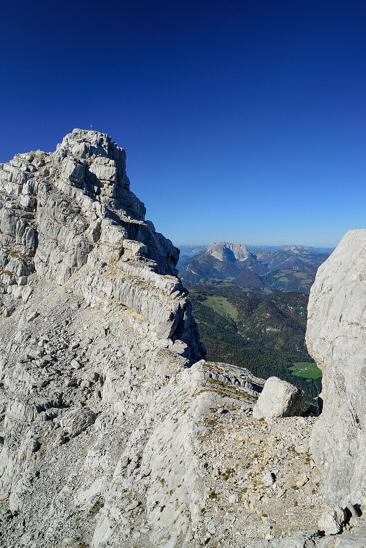 Rothörnl am Nurracher Höhenweg mit Kaisergebirge im Hintergrund, Nurracher Höhenweg, Loferer Steinberge, Tirol, Österreich