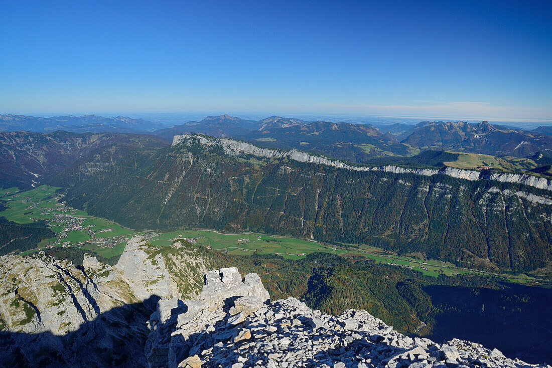 View from summit of Rothorn to Steinplatte and Chiemgau range, Nurracher Hoehenweg, Rothorn, Loferer Steinberge range, Tyrol, Austria