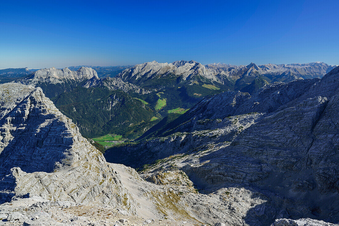 Blick vom Mitterhorn auf Reiteralm, Hochkalter, Watzmann, Dachstein, Hundstod und Hochkönig, Nurracher Höhenweg, Mitterhorn, Loferer Steinberge, Tirol, Österreich