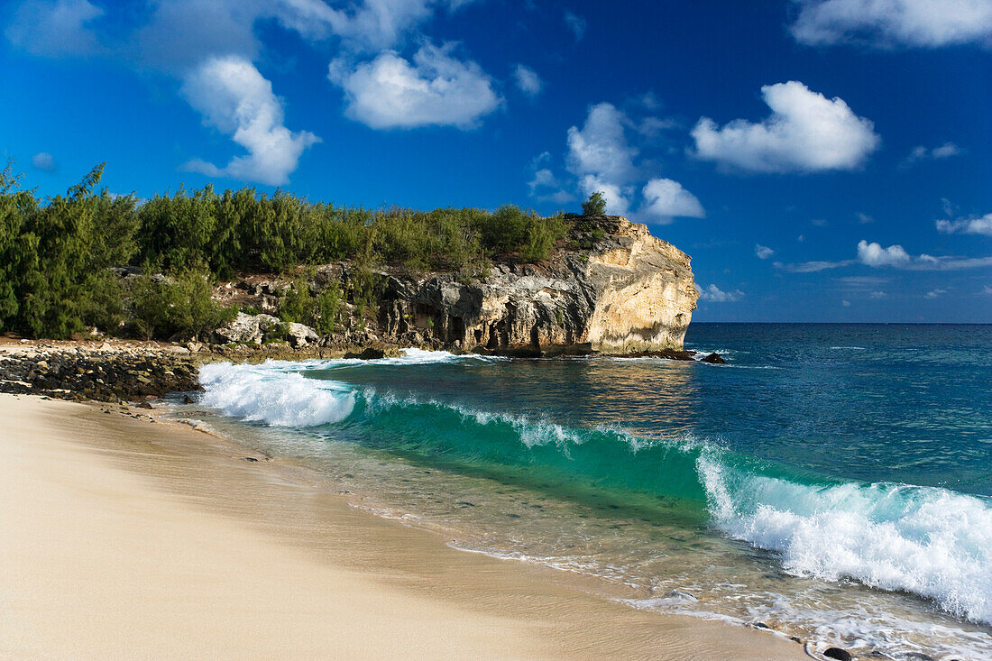 Hawaii, Kauai, Small Wave On Poipu Beach, Shipwrecks Beach.