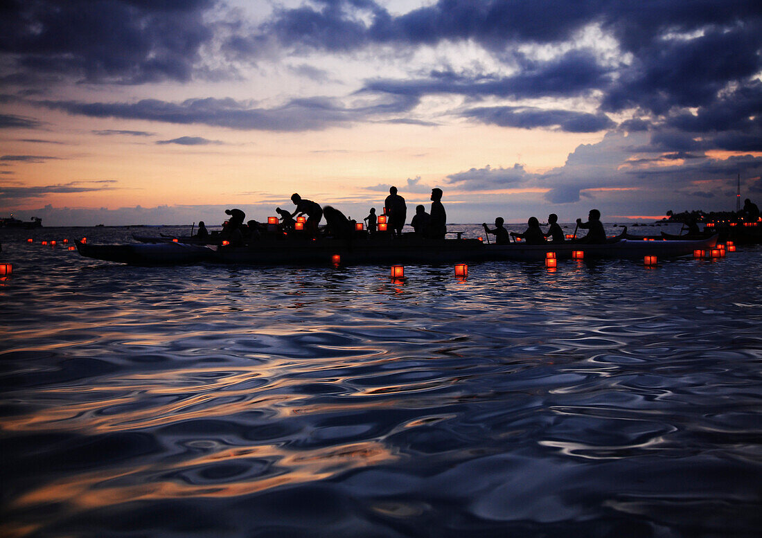 Hawaii, Oahu, Annual Lantern Floating Ceremony During Sunset At Ala Moana