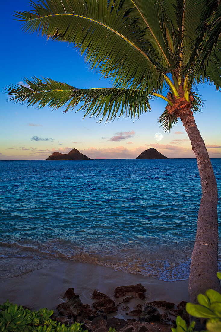 Hawaii, Oahu, Lanikai Beach At Sunrise.
