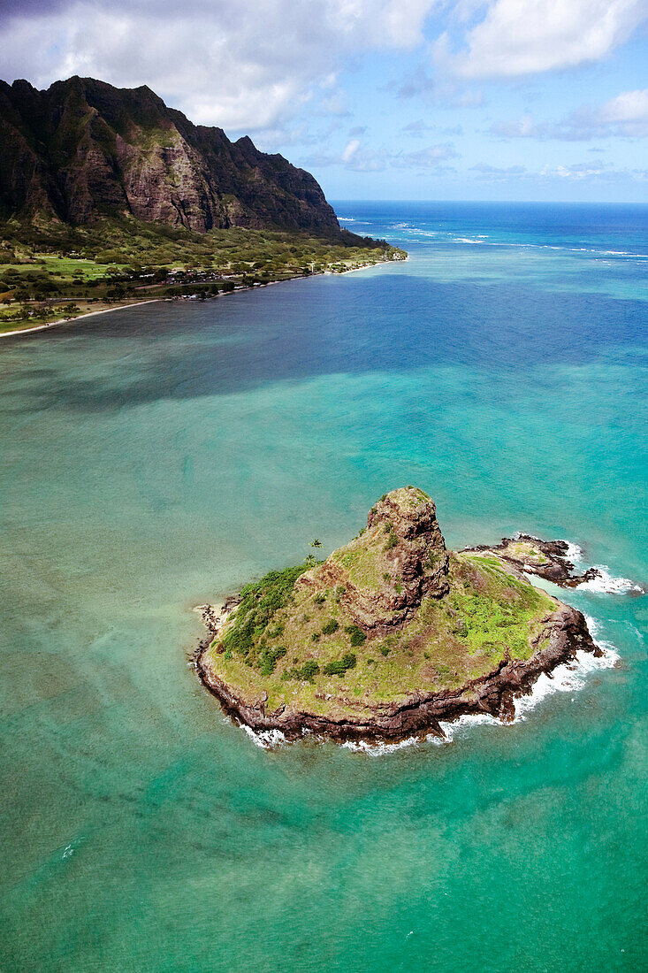Hawaii, Windward Oahu, Kaneohe Bay, Aerial Of Mokoli'i Island (Chinaman's Hat) And Koolau Mountains In Distance.