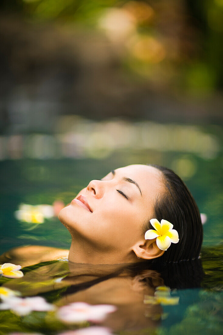 Hawaii, Oahu, Closeup Of Young Woman's Face Relaxing In Tropical Pool.