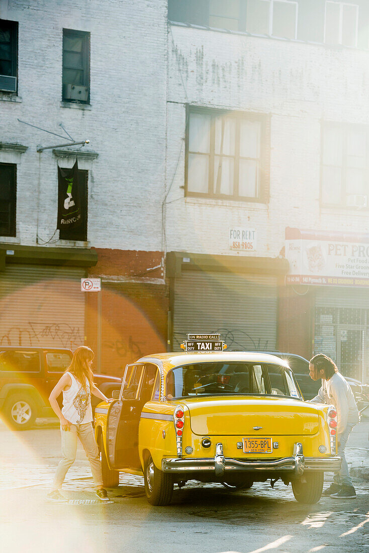60er Jahre Checker Cab Taxi, Dumbo, Brooklyn, New York, USA