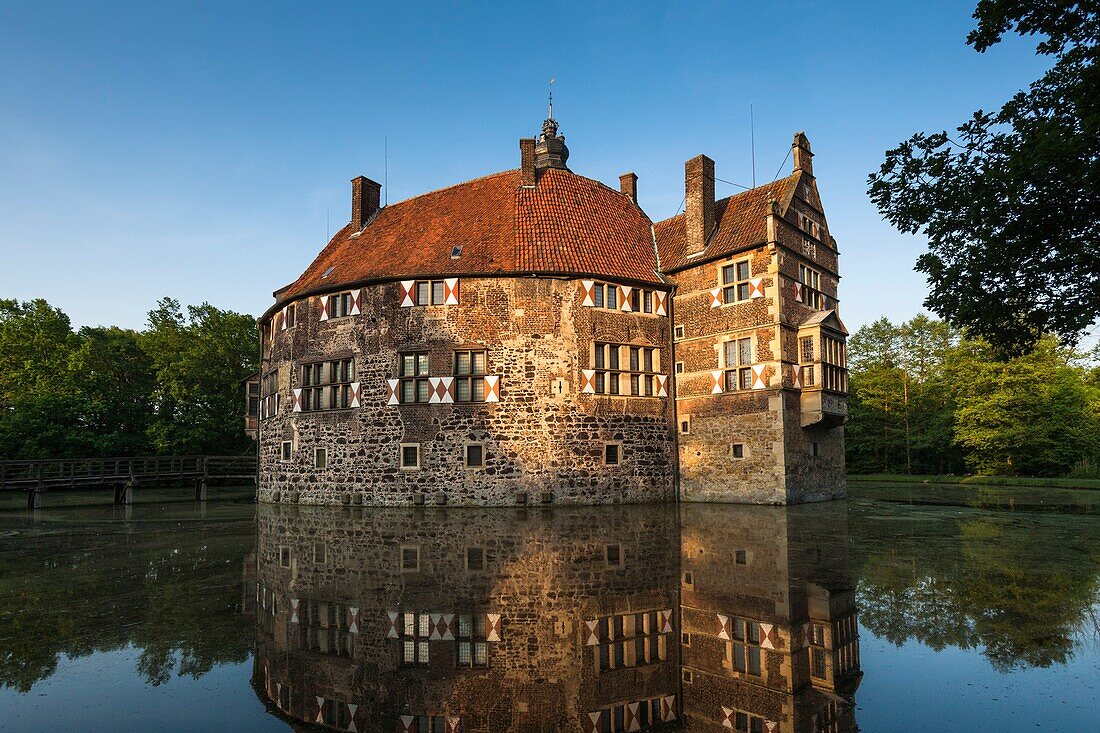 The moated castle of Vischering, Luedinghausen, North Rhine-Westphalia, Germany, Europe