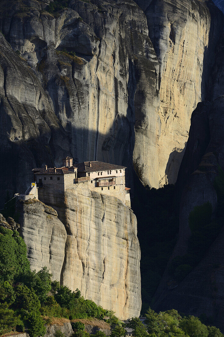 Greece, Thessaly, Meteora, World Heritage Site, Roussanou (Agia Barbara) nunnery.