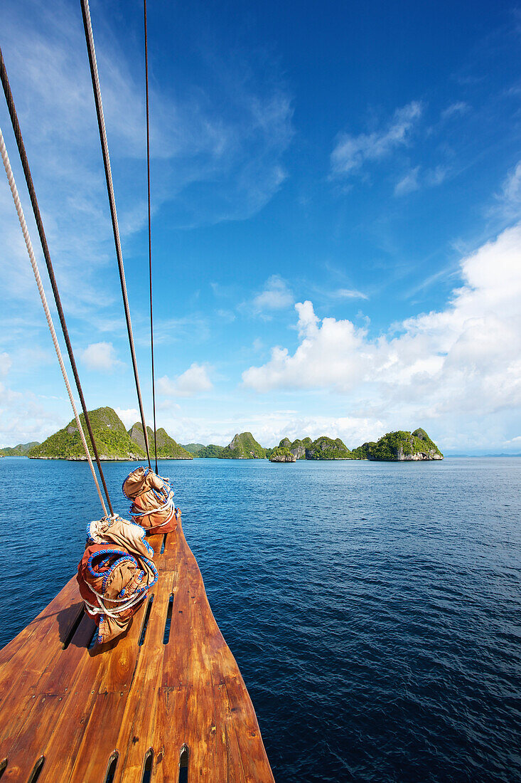 'Pulau Wayag Islands with Tiger Blue Phinisi Schooner sailing through Raja Ampat; Indonesia'