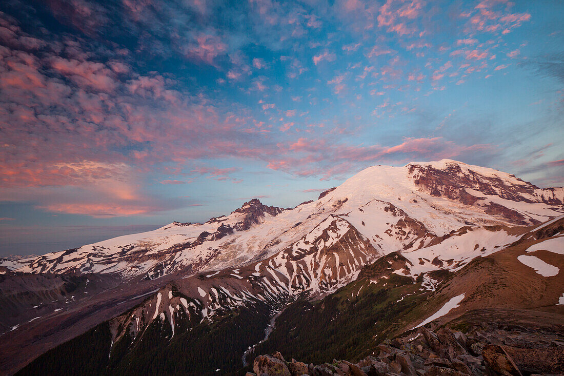 The NE face of Mount Ranier.