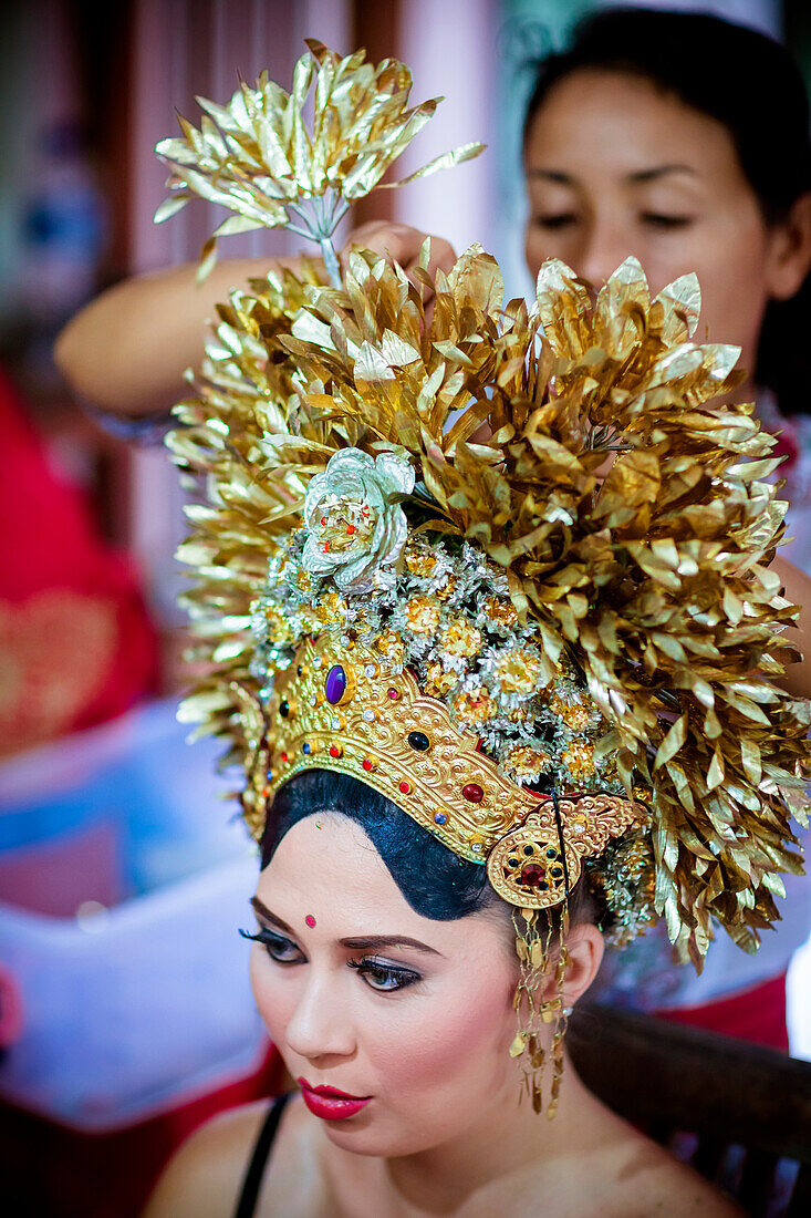 Tarditional Balinese woman head dress. Ubud, Denpasar, Bali, Indonesia