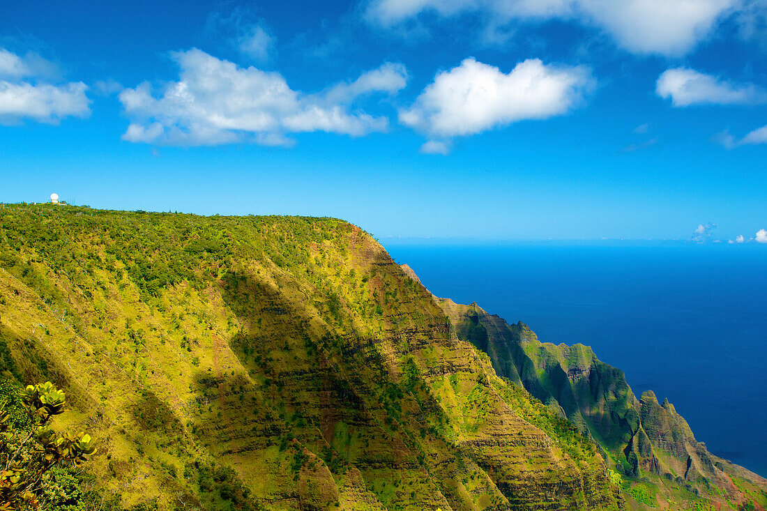 'Rugged green cliffs along the coast; Kauai, Hawaii, United States of America'