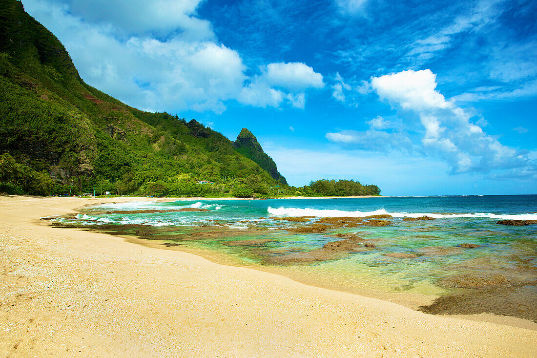 'Tunnels beach and the rugged coastline of a hawaiian island; Kauai, Hawaii, United States of America'