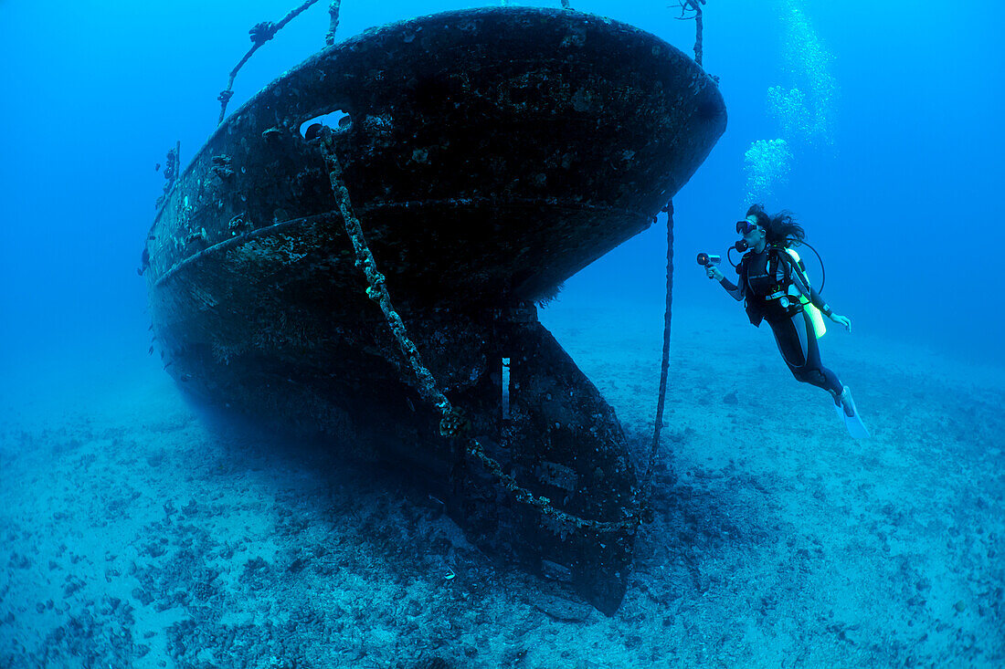 Hawaii, Maui, The Carthaginian, a landmark ship that was sunk as an artaficial reef off Lahaina.