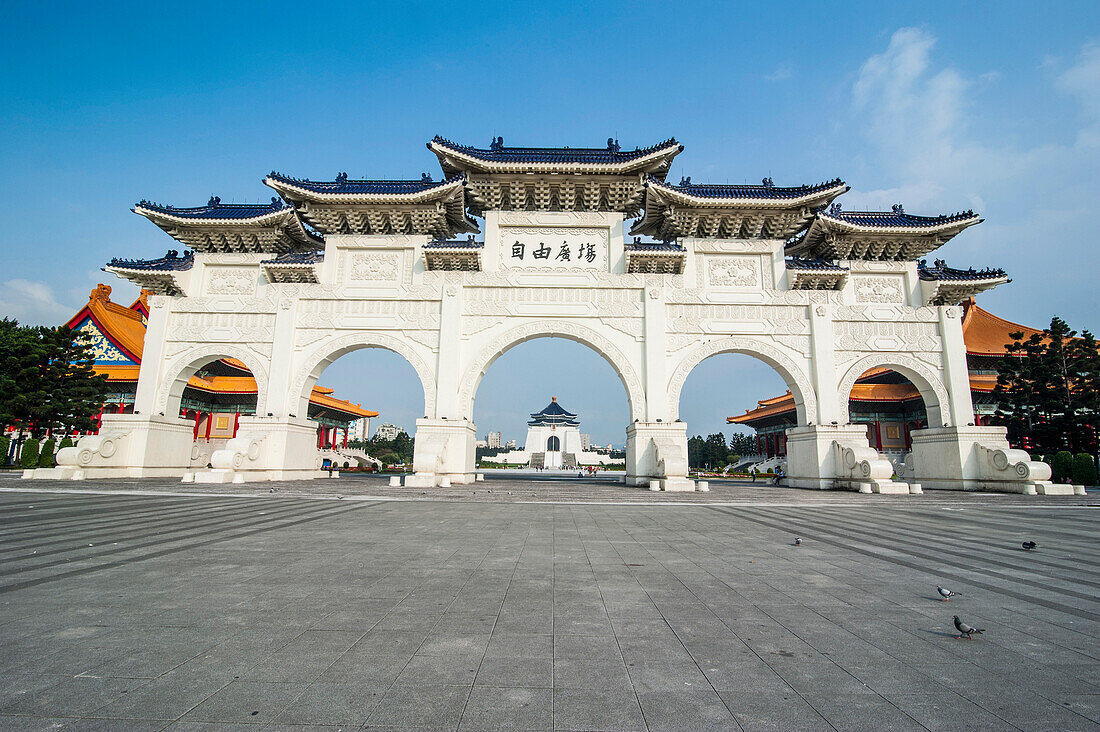 Huge gate in front of the Chiang Kai-Shek Memorial Hall, Taipei, Taiwan, Asia