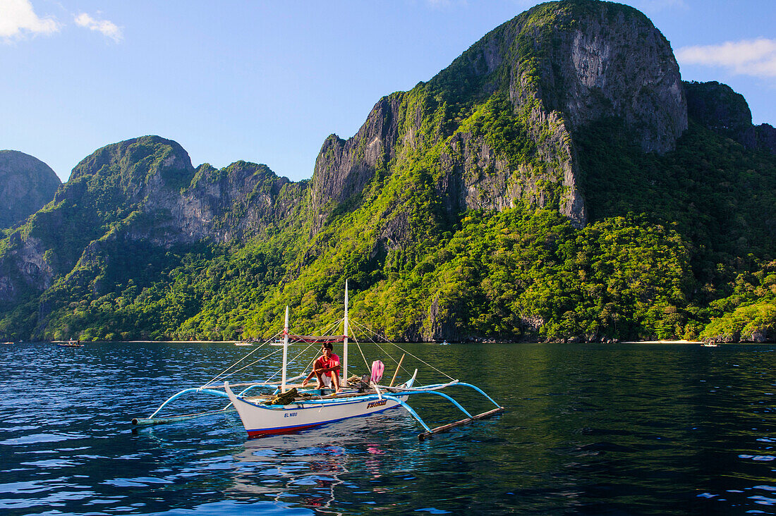 Outrigger boat in  the Bacuit archipelago, Palawan, Philippines, Southeast Asia, Asia