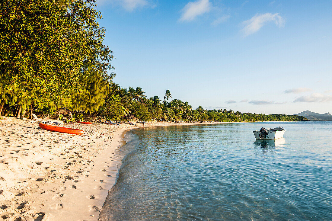 White sandy beach, Oarsman Bay, Yasawas, Fiji, South Pacific, Pacific