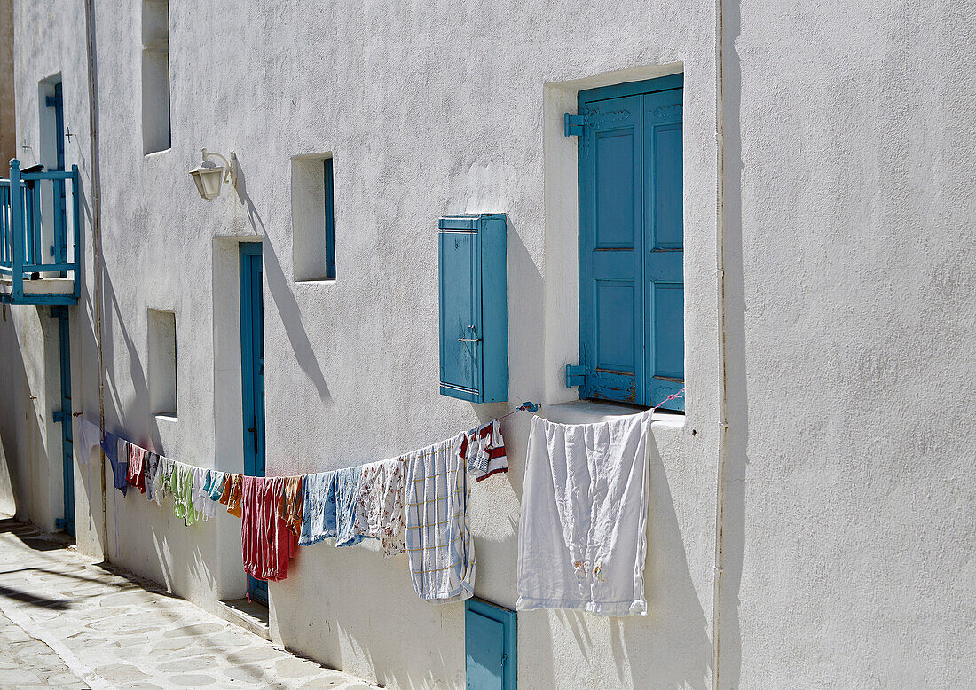 Hanging out the washing in Mykonos Town (Chora), Mykonos, Cyclades, Greek Islands, Greece, Europe