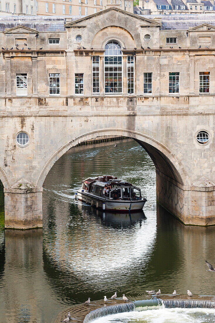 Pulteney Bridge over the River Avon, Bath, Avon and Somerset, England, United Kingdom, Europe