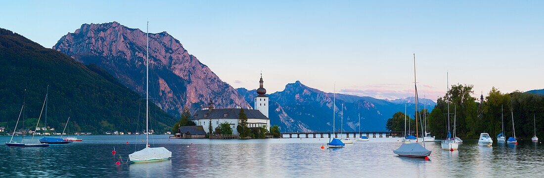 Picturesque Schloss Ort on Lake Traunsee, Gmunden, Salzkammergut, Upper Austria, Austria, Europe