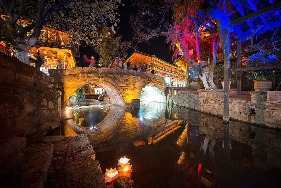 Dashi bridge in Lijiang at night, Yunnan, China, Asia