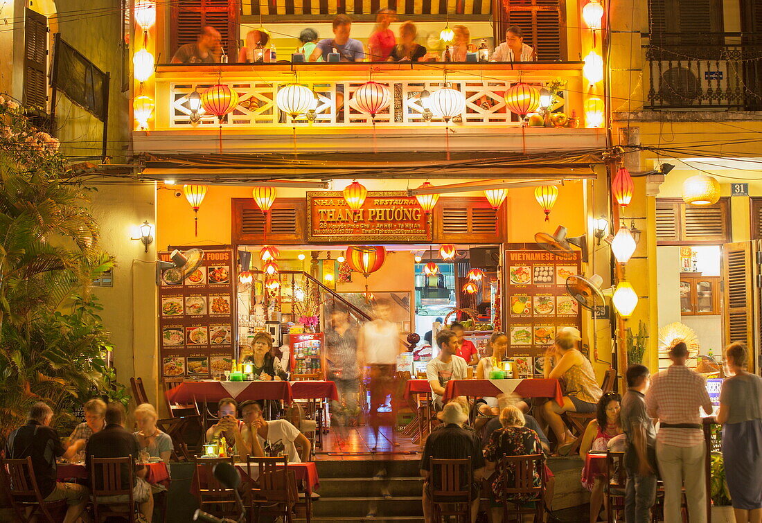 People at restaurant on An Hoi island, Hoi An, UNESCO World Heritage Site, Quang Nam, Vietnam, Indochina, Southeast Asia, Asia