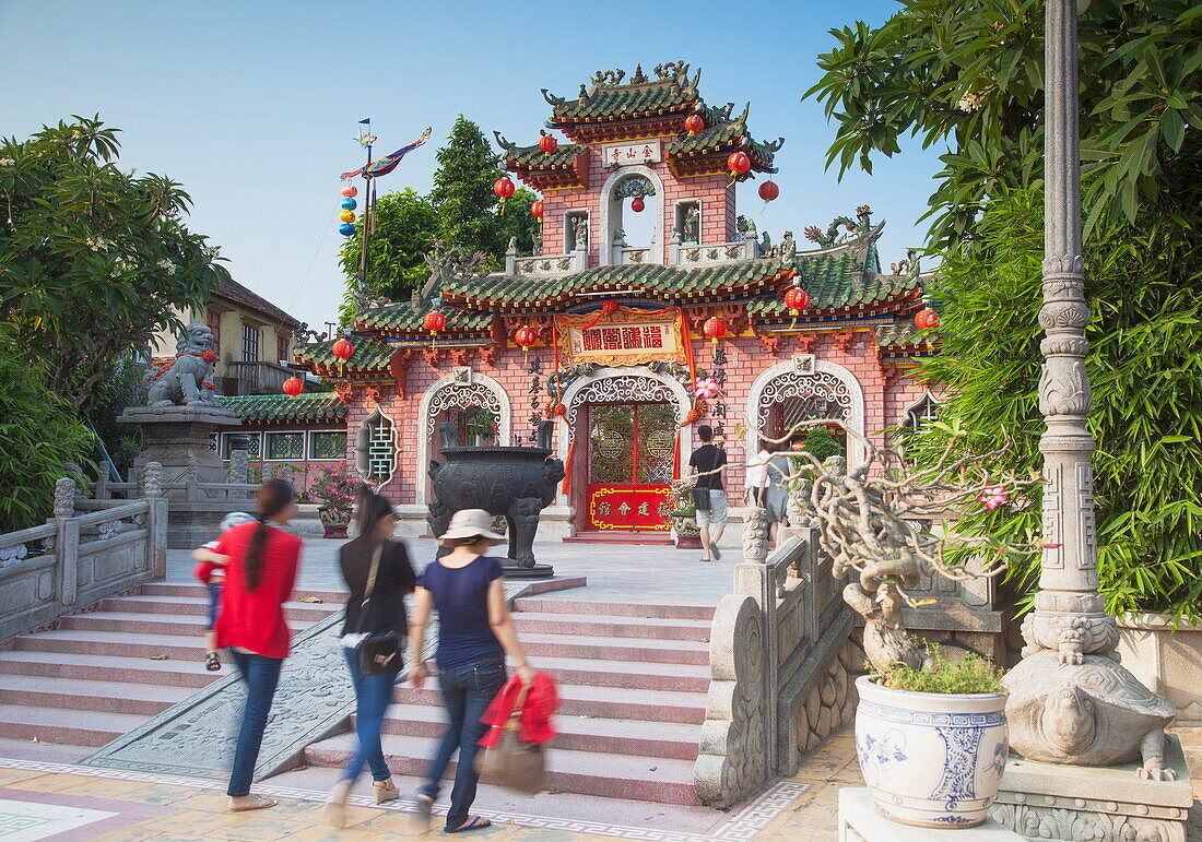 Tourists at Phouc Kien Assembly Hall, Hoi An, UNESCO World Heritage Site, Quang Nam, Vietnam, Indochina, Southeast Asia, Asia