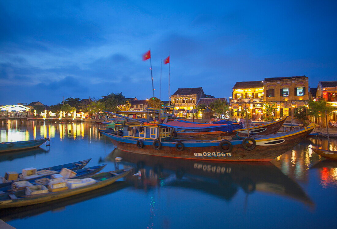 Boats on Thu Bon river at dusk, Hoi An, UNESCO World Heritage Site, Quang Nam, Vietnam, Indochina, Southeast Asia, Asia