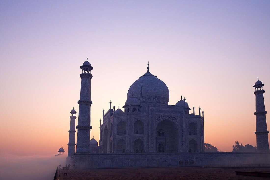 Taj Mahal at sunrise, UNESCO World Heritage Site, Agra, Uttar Pradesh, India, Asia