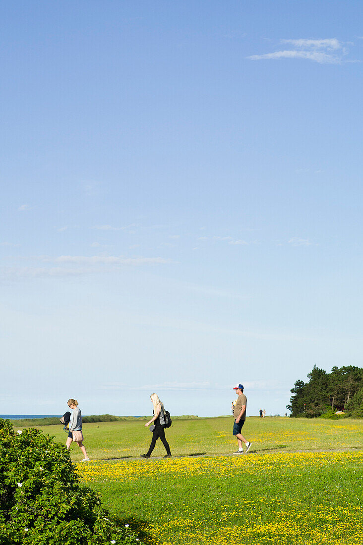 Young people walking to the beach, Heidkate, Probstei, Schleswig-Hostein, Germany