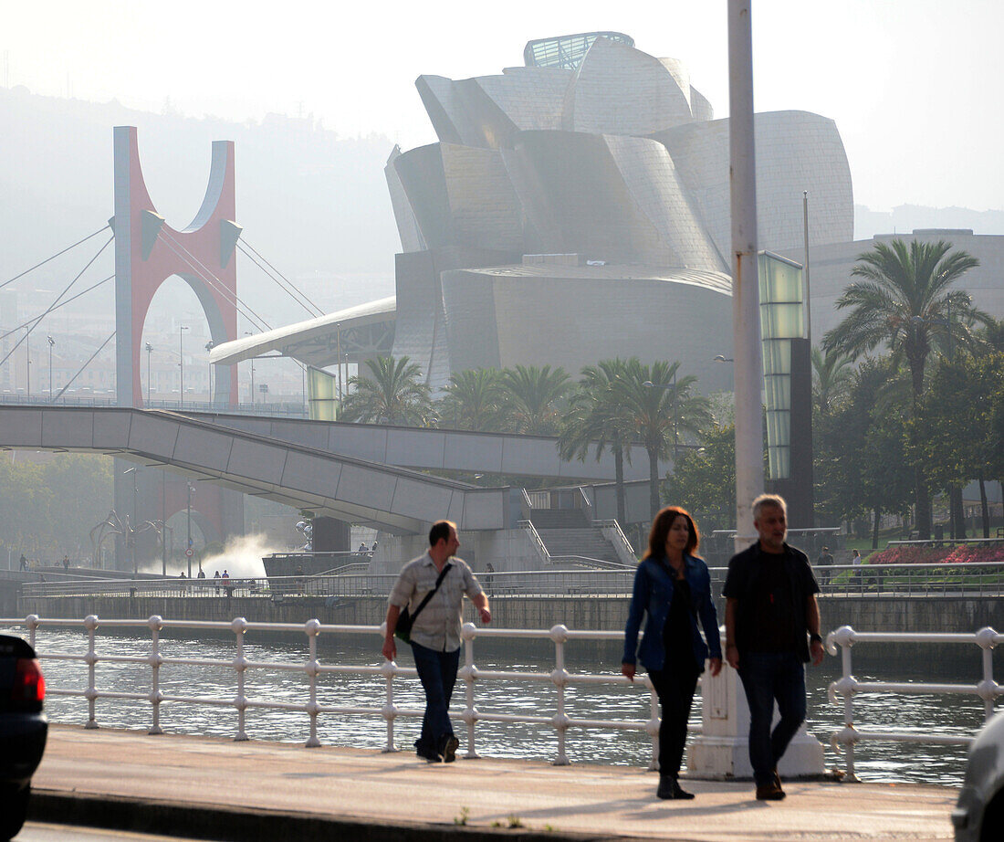 am Guggenheim Museum, Bilbao, Baskenland, Nord-Spanien, Spanien