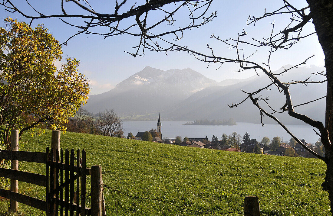 Blick über den Schliersee, Seen in Bayern, Oberbayern, Bayern, Deutschland