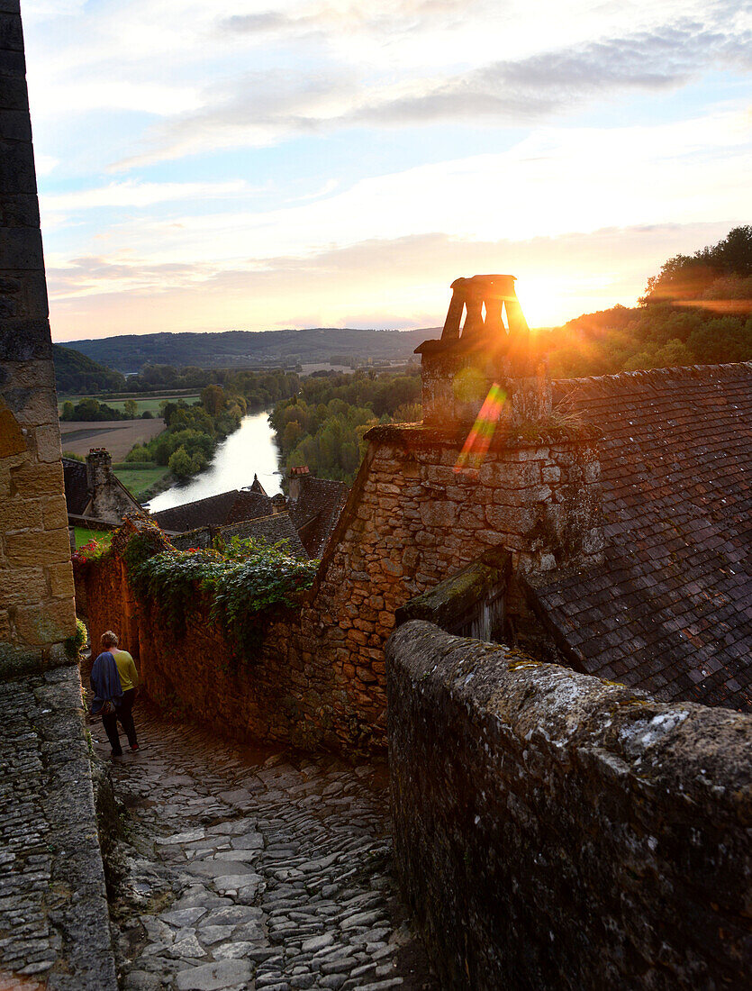 Blick von der Burg von Beynac-et-Cazenac im Tal der Dordogne, Périgord, Dordogne, Aquitaine, West-Frankreich, Frankreich