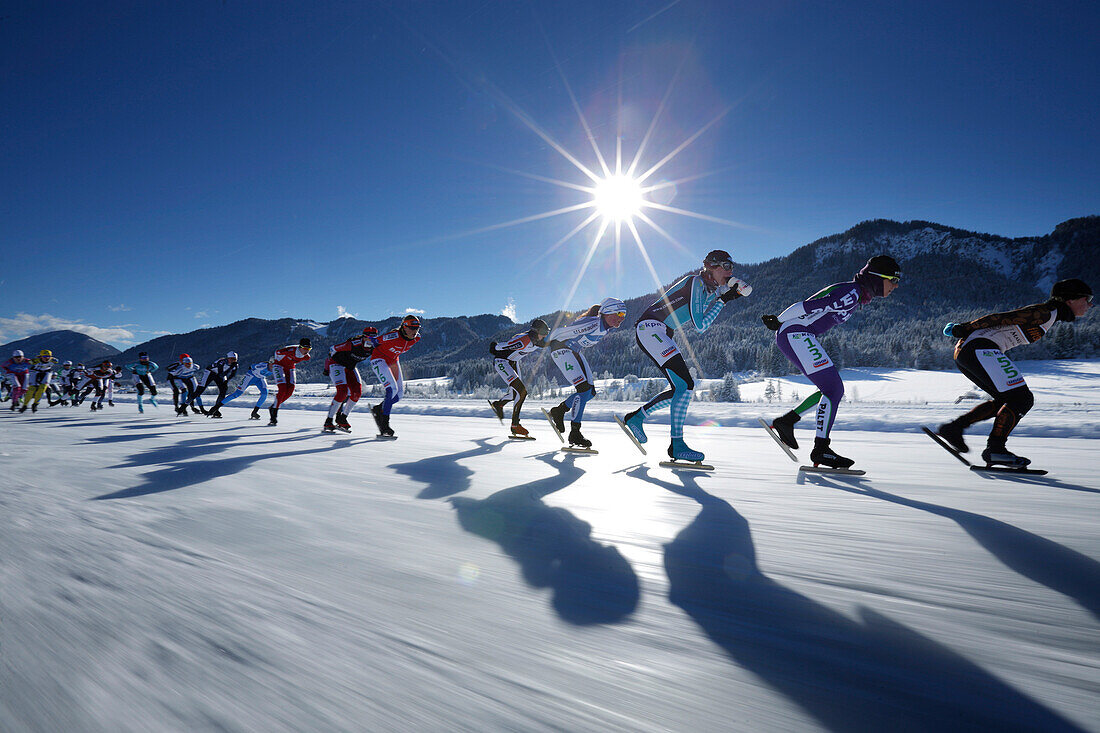 Eisschnellläuferinnen auf dem Weißensee, Aart Koopmans Memorial Lauf, Alternative Elfstädtetour, Weißensee, Kärnten, Österreich