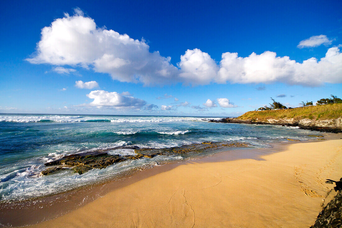 Hawaii, Maui, Ho'okipa Beach Park, Maui's North shore and a small winter swell.