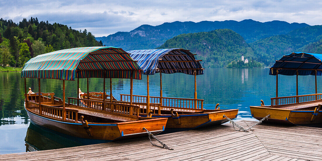 Pletna Rowing Boats, Lake Bled, Bled, Gorenjska, Upper Carniola Region, Slovenia, Europe