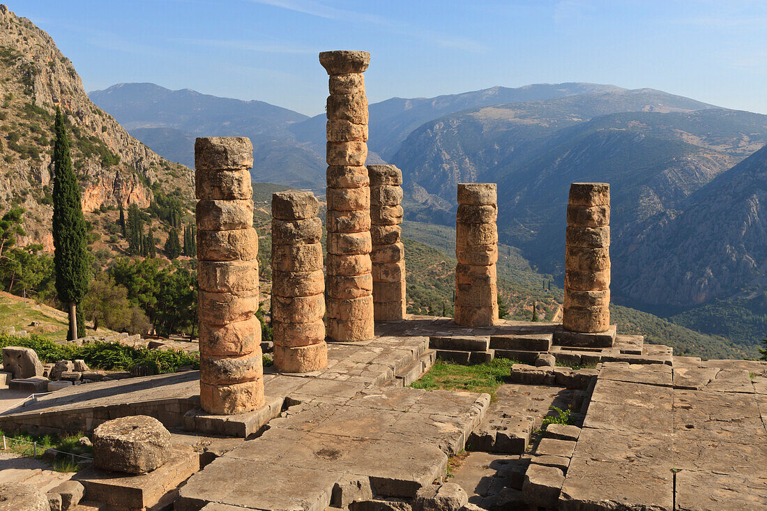 Temple of Apollo, Delphi, UNESCO World Heritage Site, Peloponnese, Greece, Europe