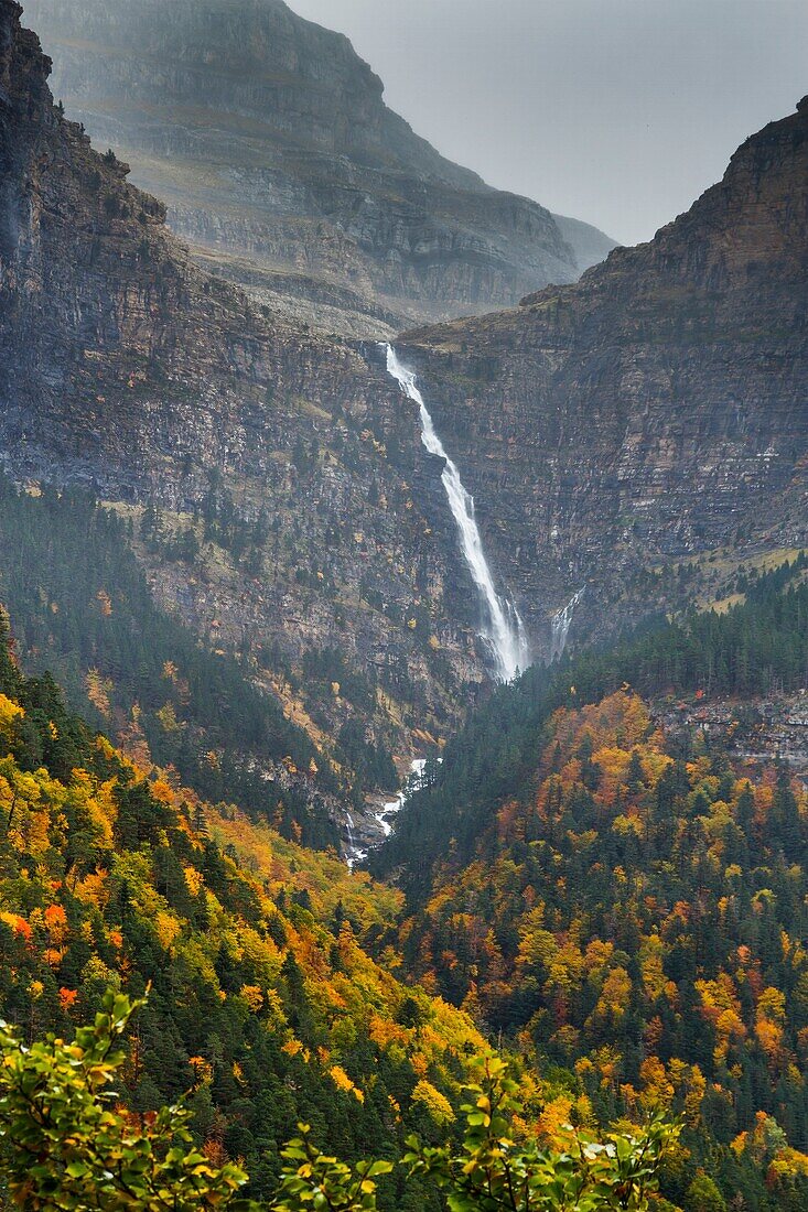 Cirque of Cotatuero and waterfall.