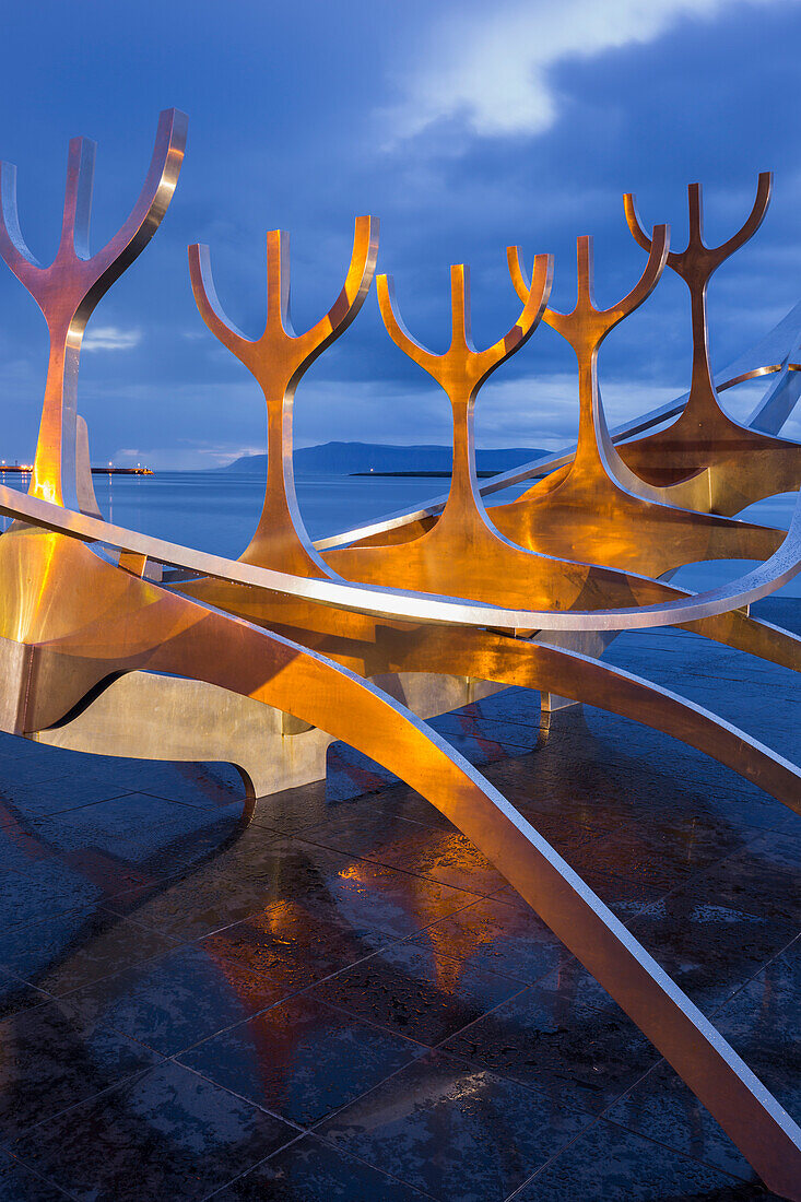 Solfar Viking ship sculpture, Sun Voyager, Reykjavik, Island