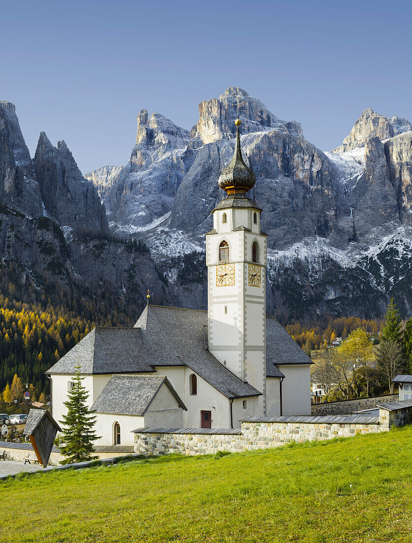 Colfosco Kirche, Sella, Südtirol, Alto Adige, Dolomiten, Italien