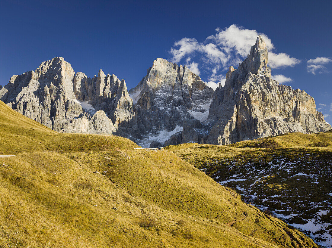 Cima dei Bureloni (3130m), Cima della Vezzana (3192m), Cimon della Pala (3184m), Passo Rolle, Trentino - Alto Adige, Dolomiten, Italien