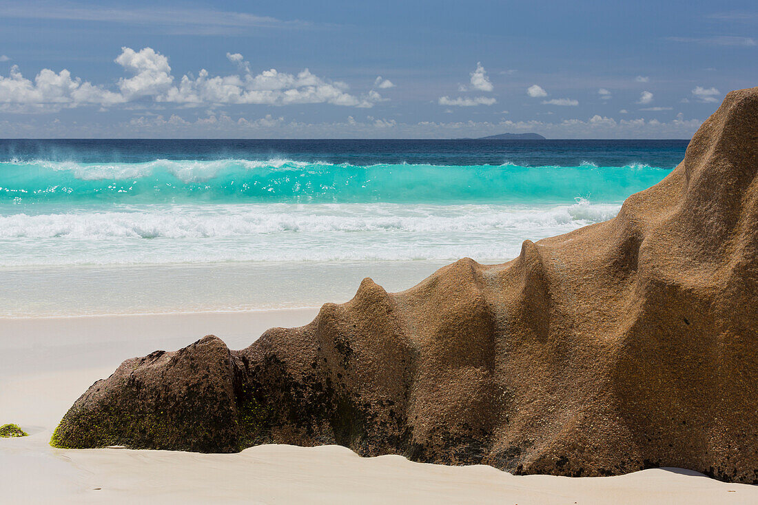 Granitfelsen am Strand Grand Anse, La Digue Island, Seychellen