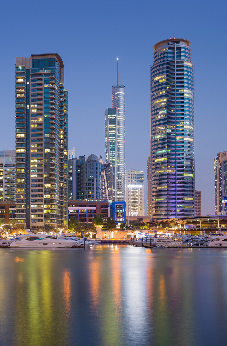 Hochhäuser in Dubai Marina, Dubai, Vereinigte Arabische Emirate