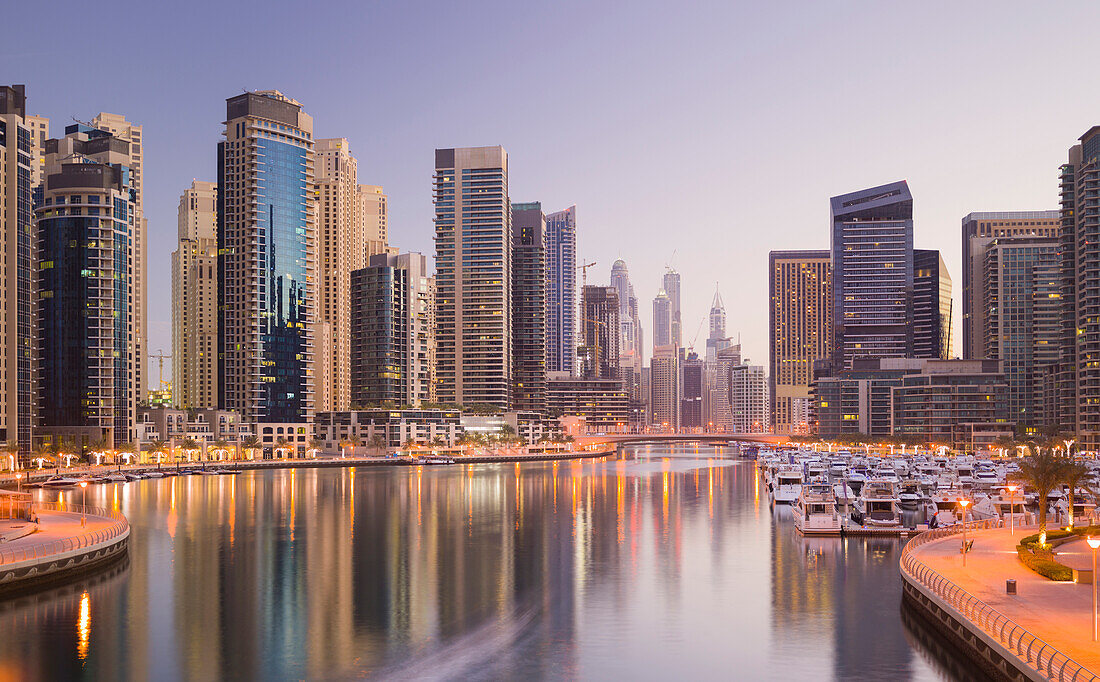 Hochhäuser in Dubai Marina, Dubai, Vereinigte Arabische Emirate