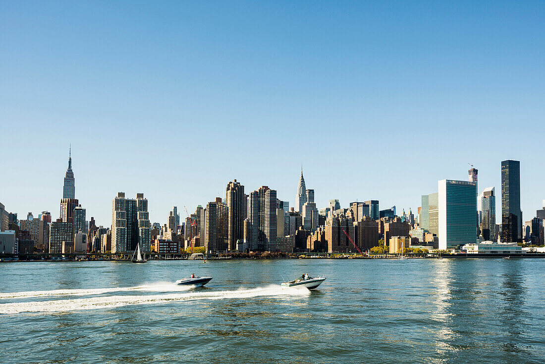 skyline Manhattan and East River, Manhattan, New York, USA