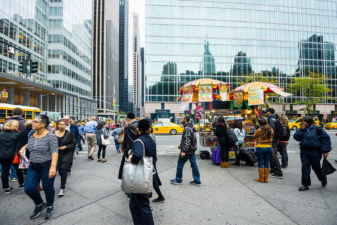 at Bryant Park, 5th Avenue, Manhattan, New York, USA