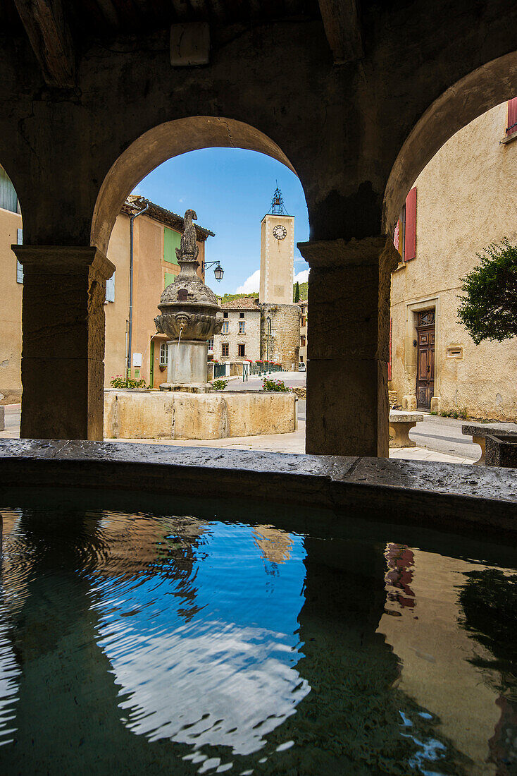 Mollans-sur-Ouveze, Departement Drome, Region Rhones-Alpes, Provence, Frankreich, Provence, France