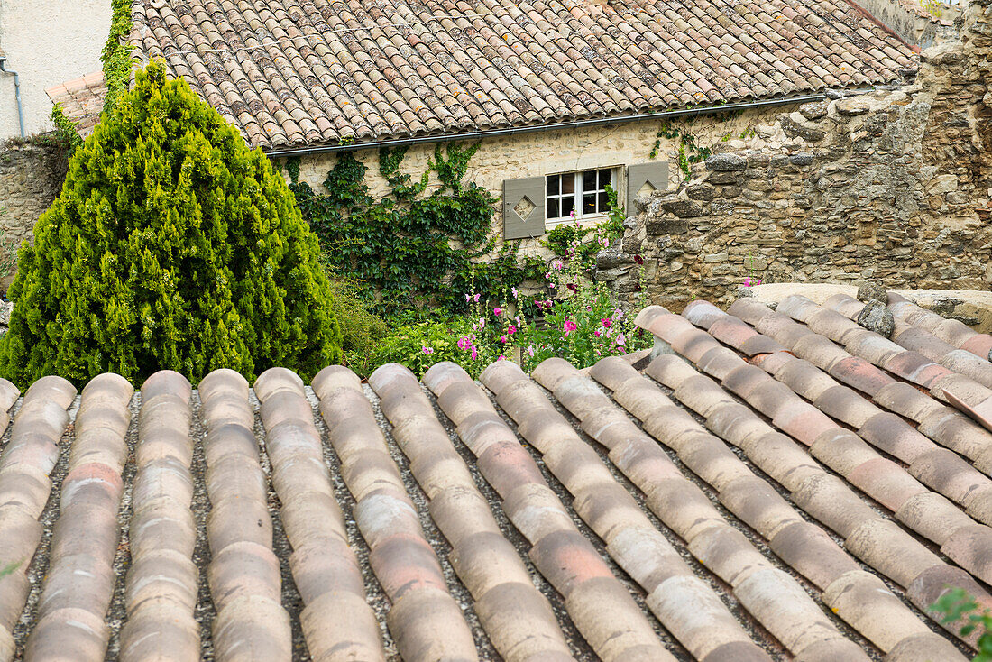 House roof in Grignan, Departement Drome, Region Rhones-Alpes, Provence, France